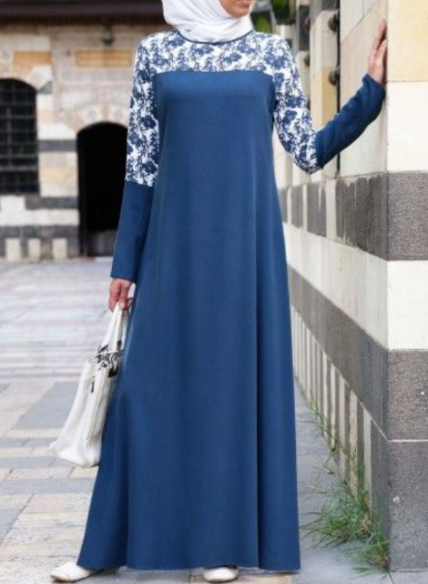 Dress kerja dengan kerah sabrina dan motif pola geometris